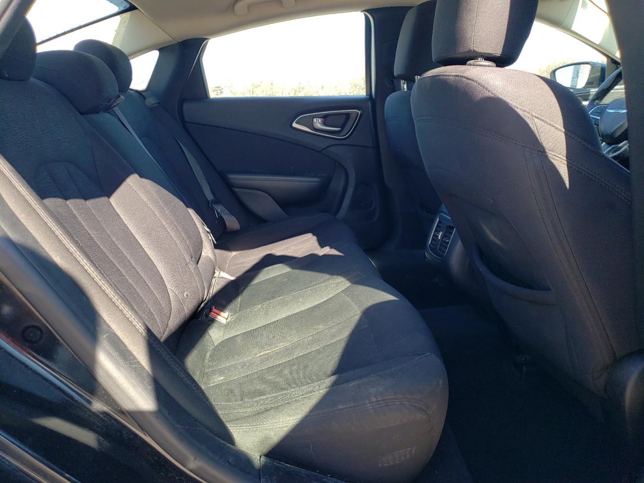 2015 Chrysler 200 - Image 10