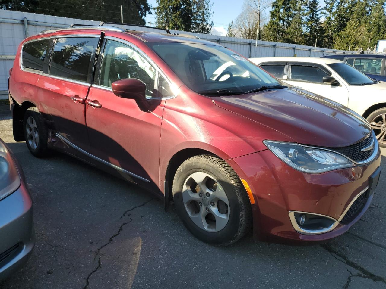 2017 Chrysler Pacifica - Image 4