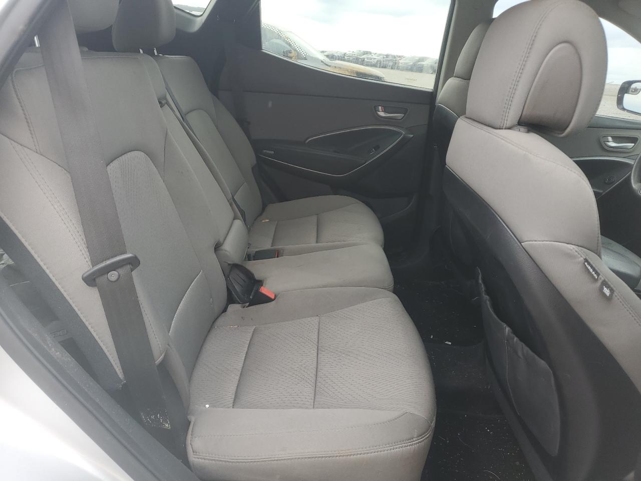 2017 Hyundai Santa Fe - Image 11