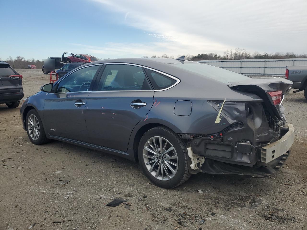 2016 Toyota Avalon - Image 2