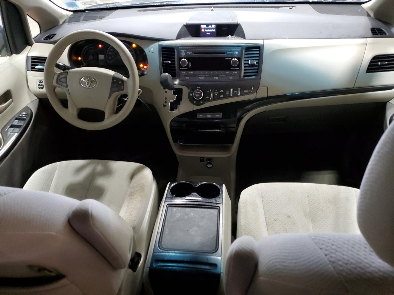2013 Toyota Sienna - Image 8
