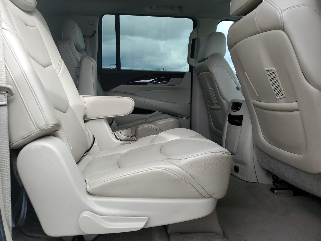 2015 Cadillac Escalade - Image 11