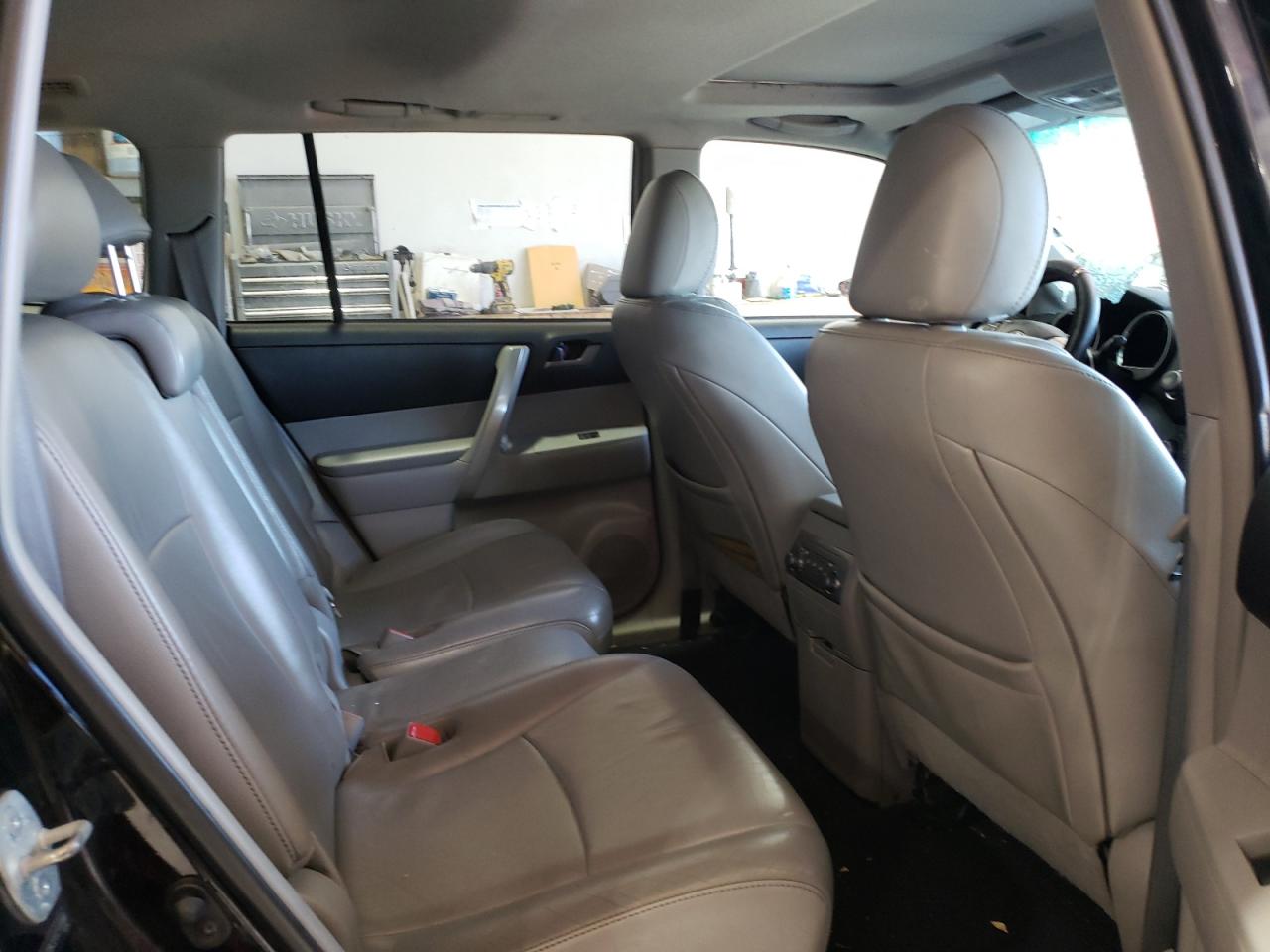2012 Toyota Highlander - Image 11