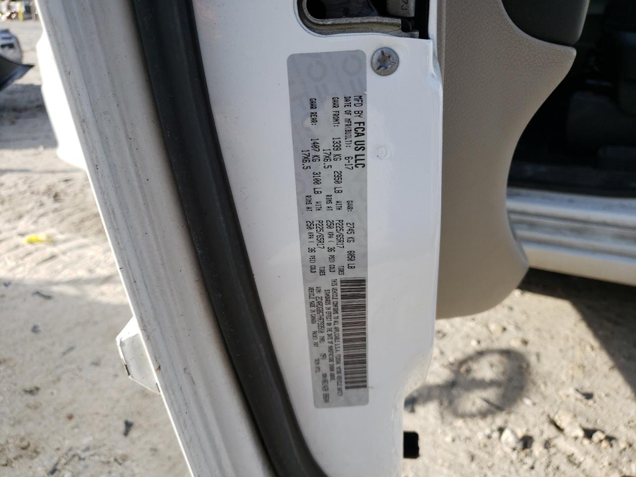 2017 Dodge Caravan - Image 14
