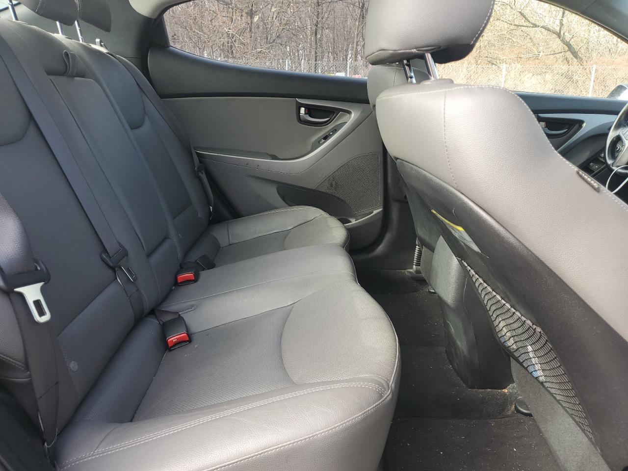 2014 Hyundai Elantra - Image 10