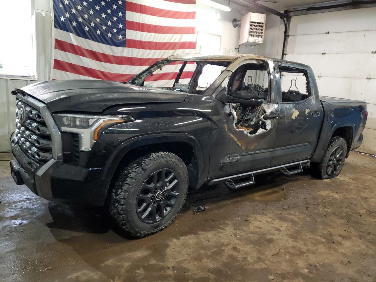 2024 Toyota Tundra Crewmax Platinum na sprzedaż w Lyman, ME - Burn