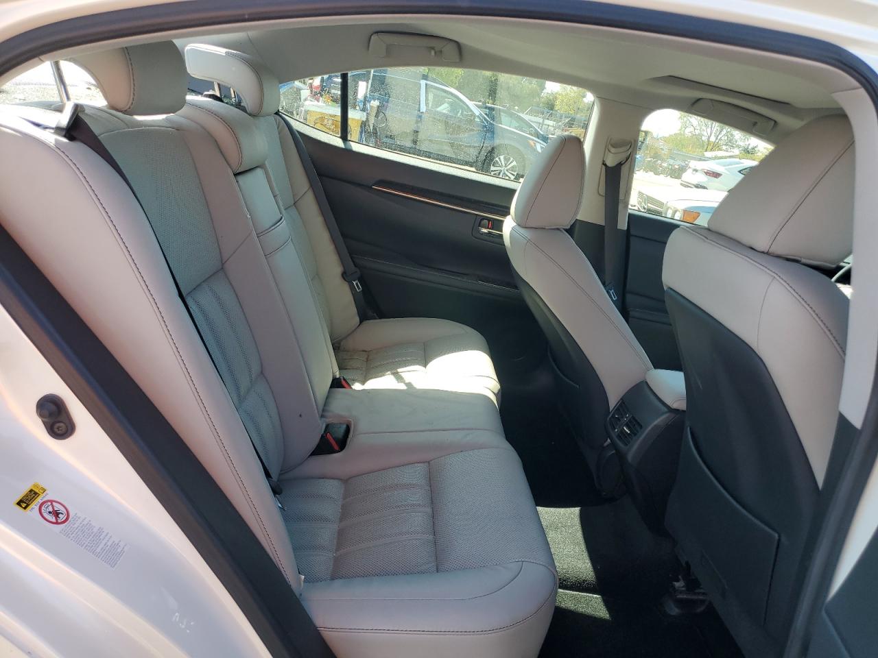 2018 Lexus ES - Image 10