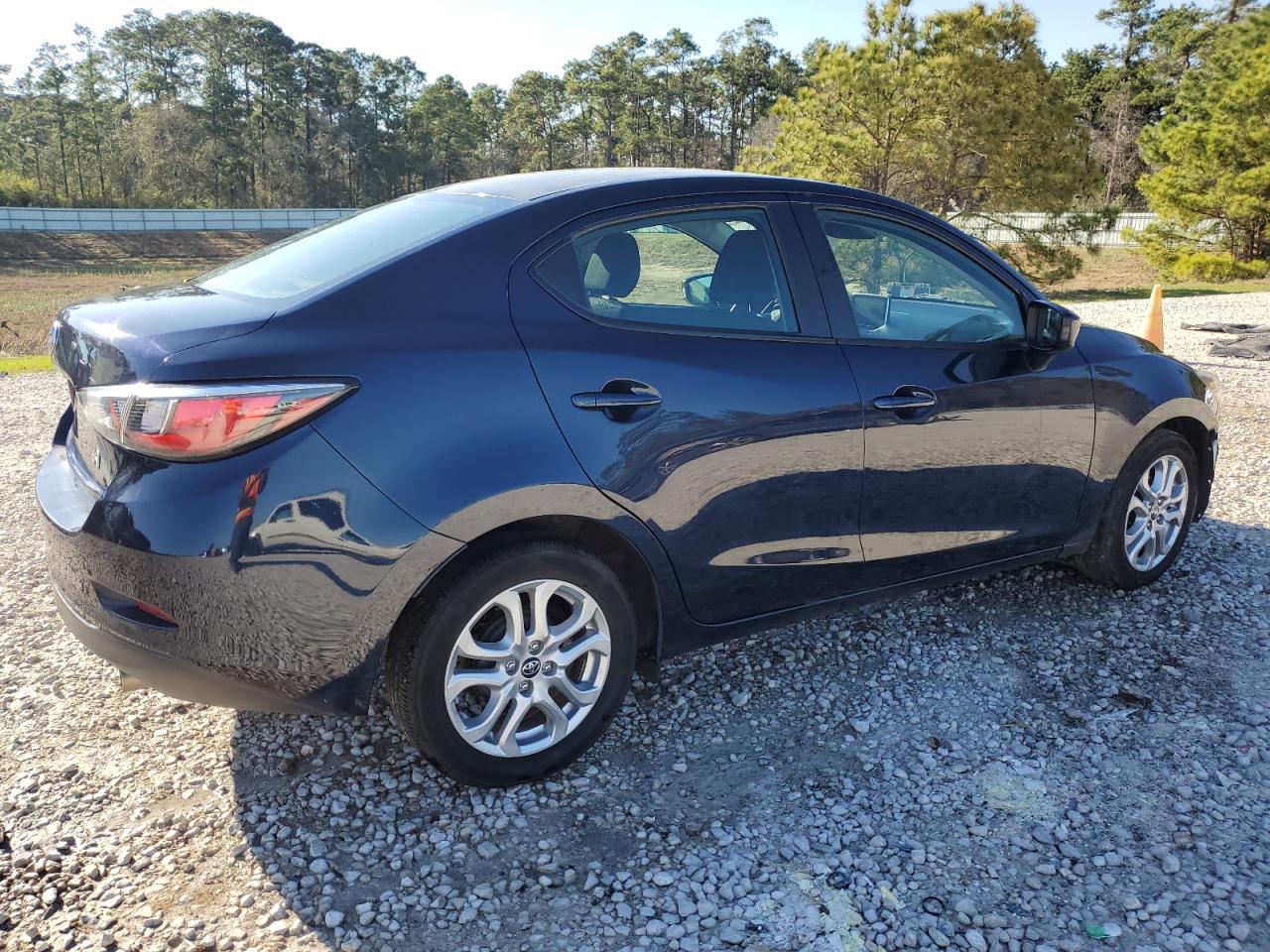 2017 Toyota Yaris - Image 3