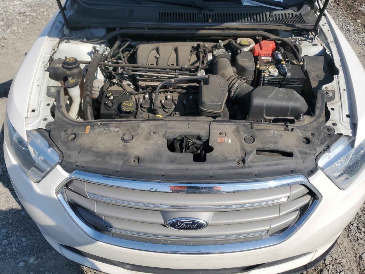 2019 Ford Taurus - Image 12
