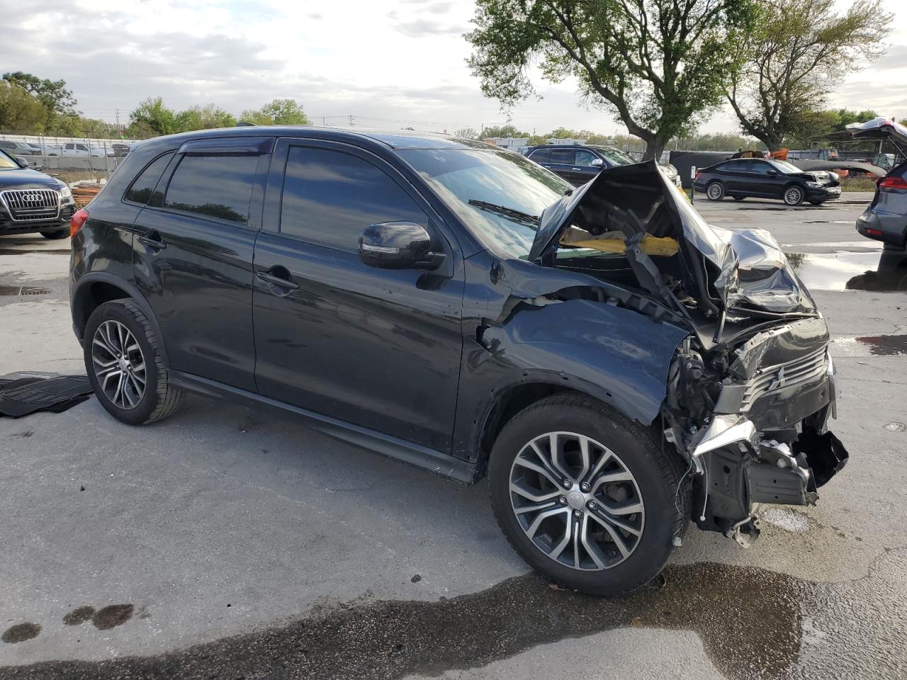 2017 Mitsubishi Outlander - Image 4