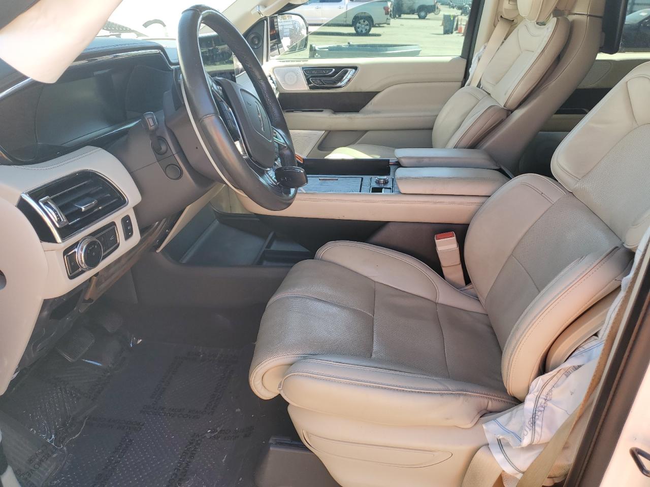 2018 Lincoln Navigator - Image 7