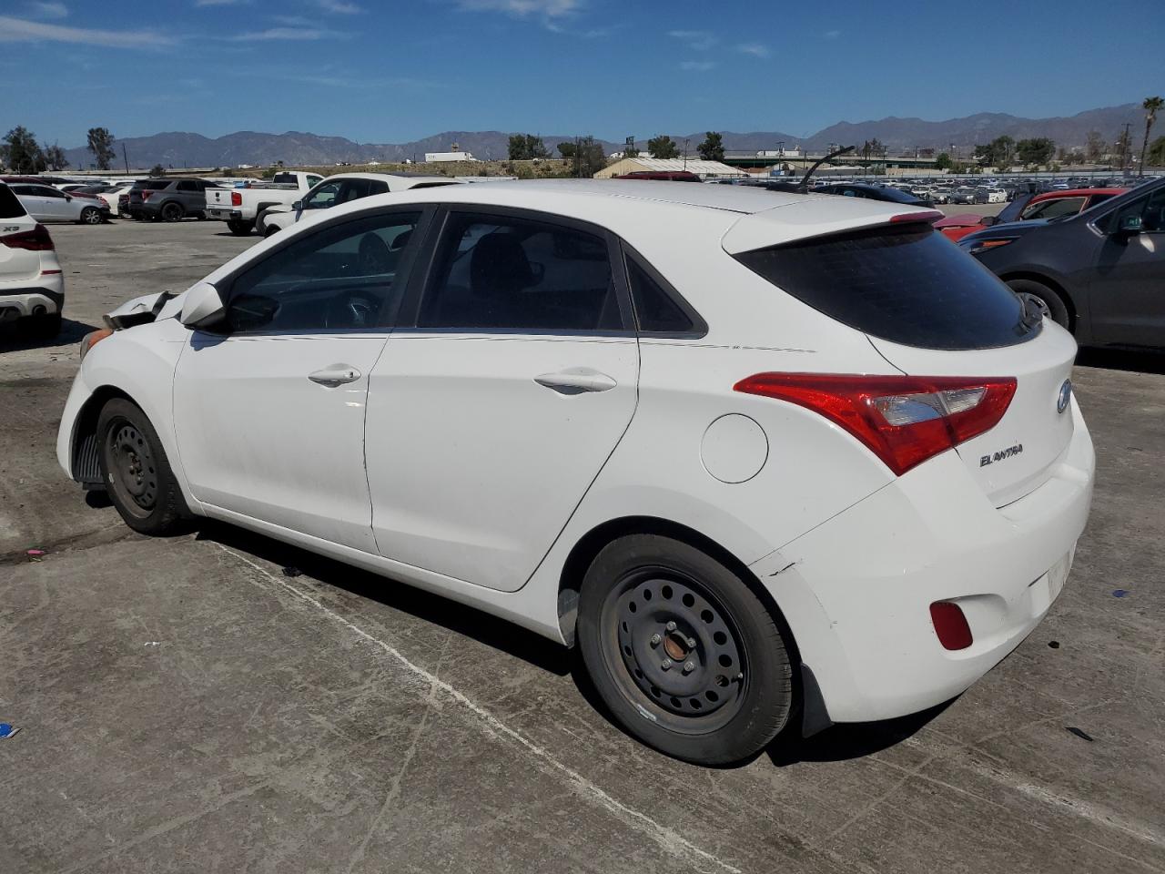 2016 Hyundai Elantra - Image 2