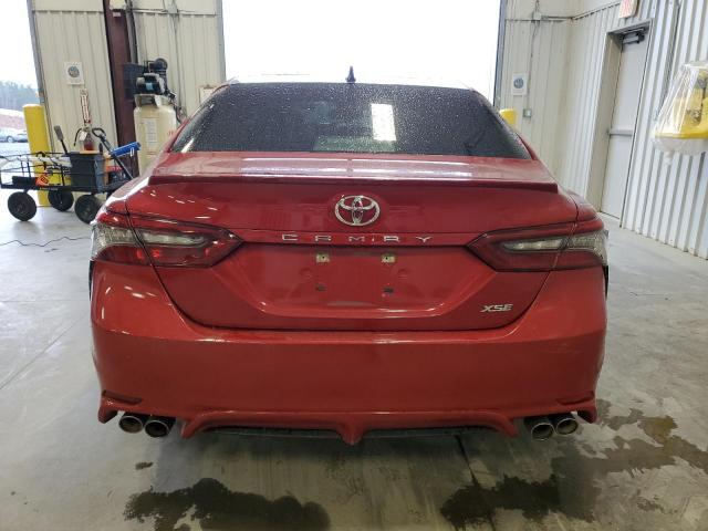  TOYOTA CAMRY 2021 Czerwony