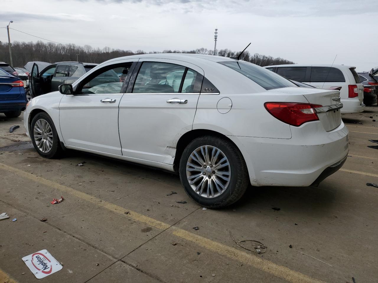 2013 Chrysler 200 - Image 2