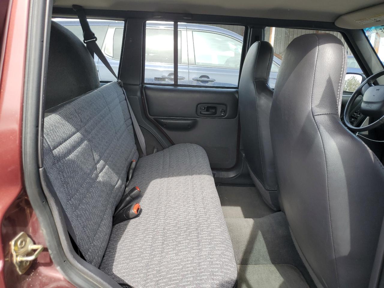 2000 Jeep Grand Cherokee - Image 10