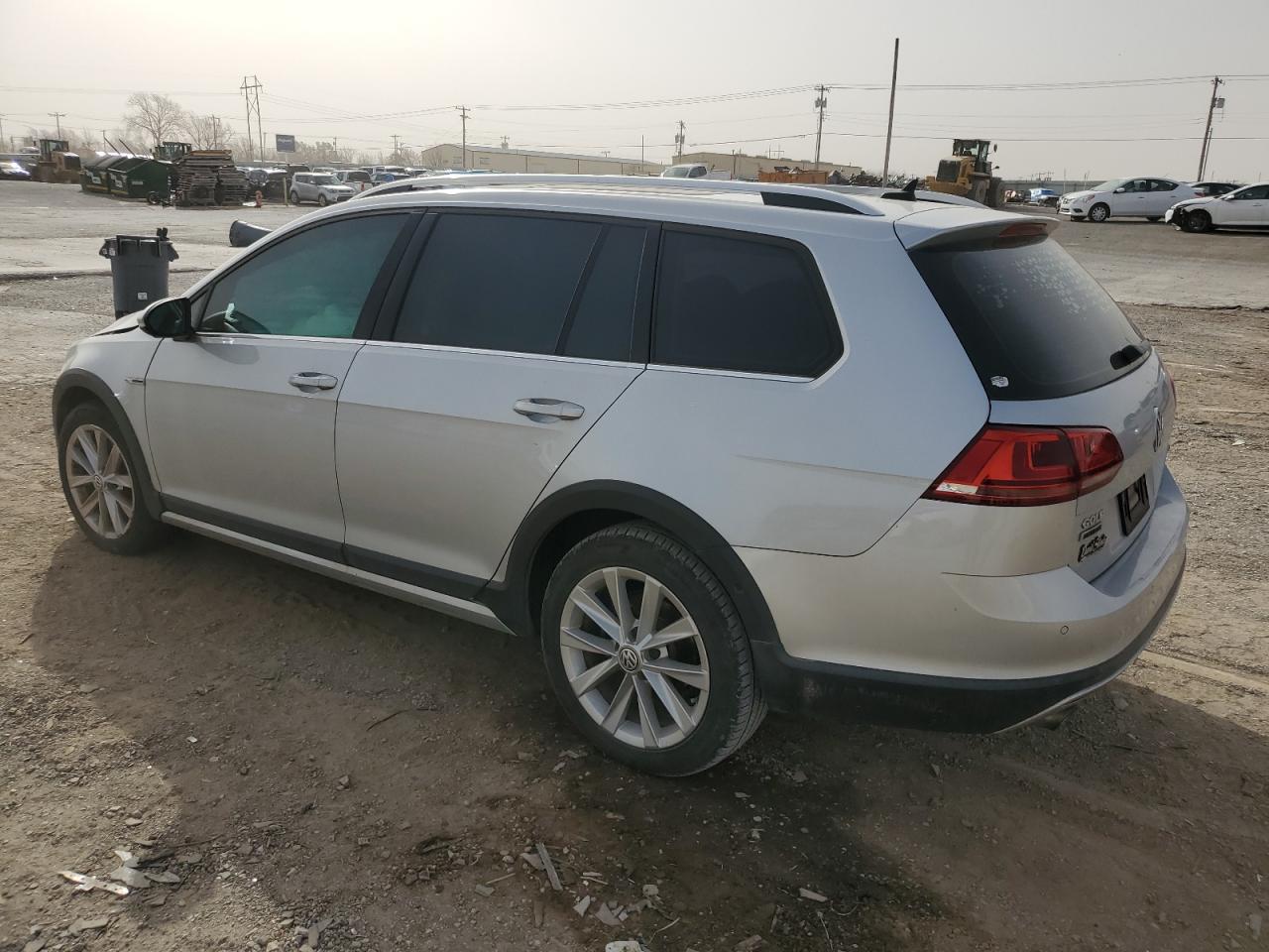 2017 Volkswagen Golf - Image 2