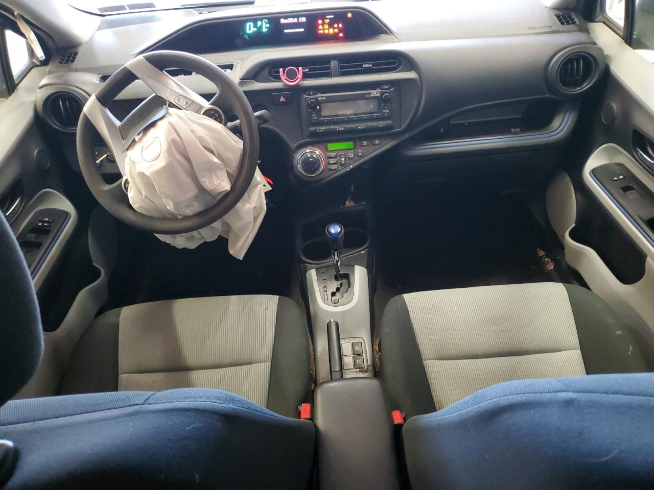 2013 Toyota Prius - Image 8