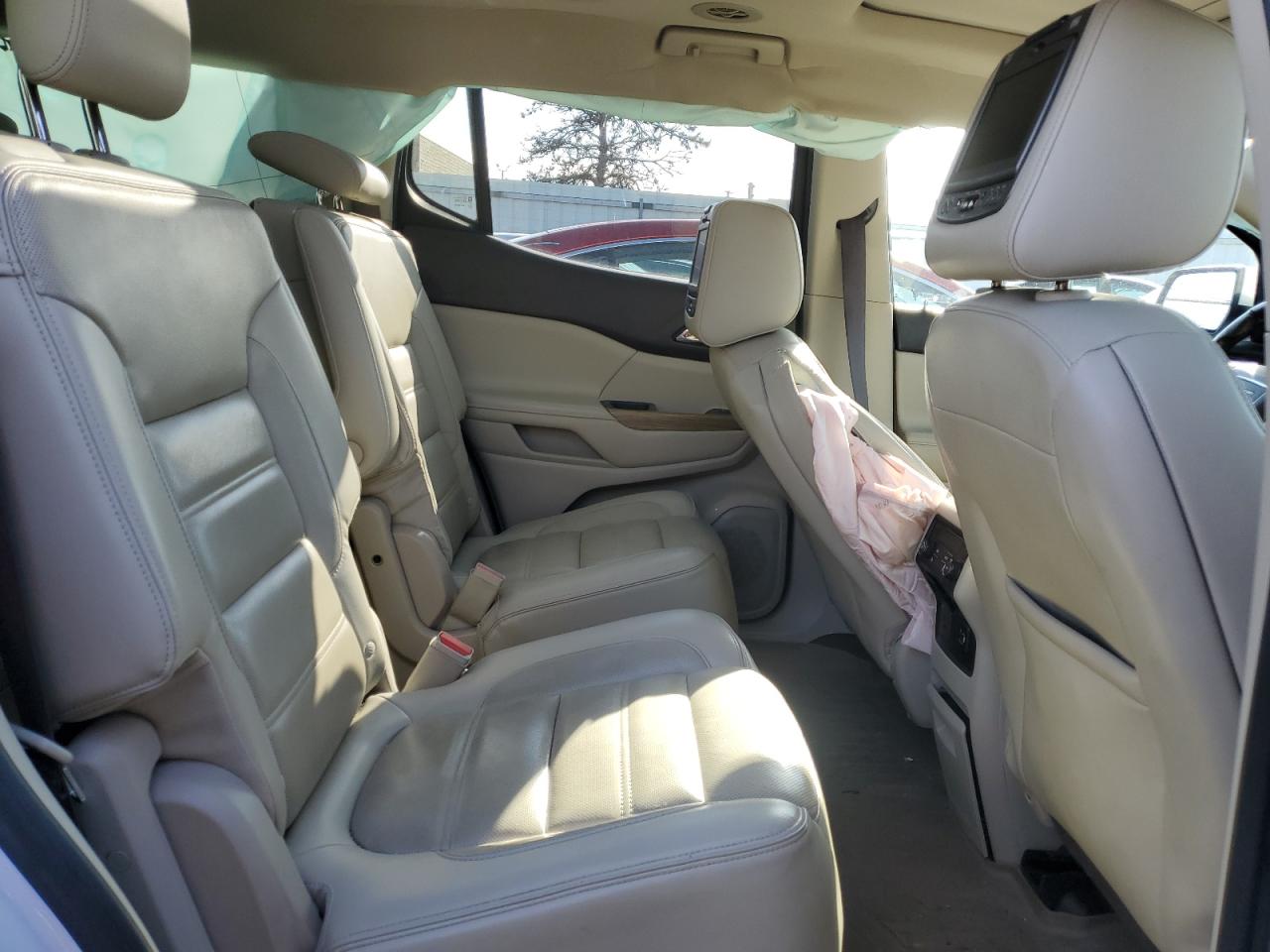 2017 GMC Acadia - Image 11