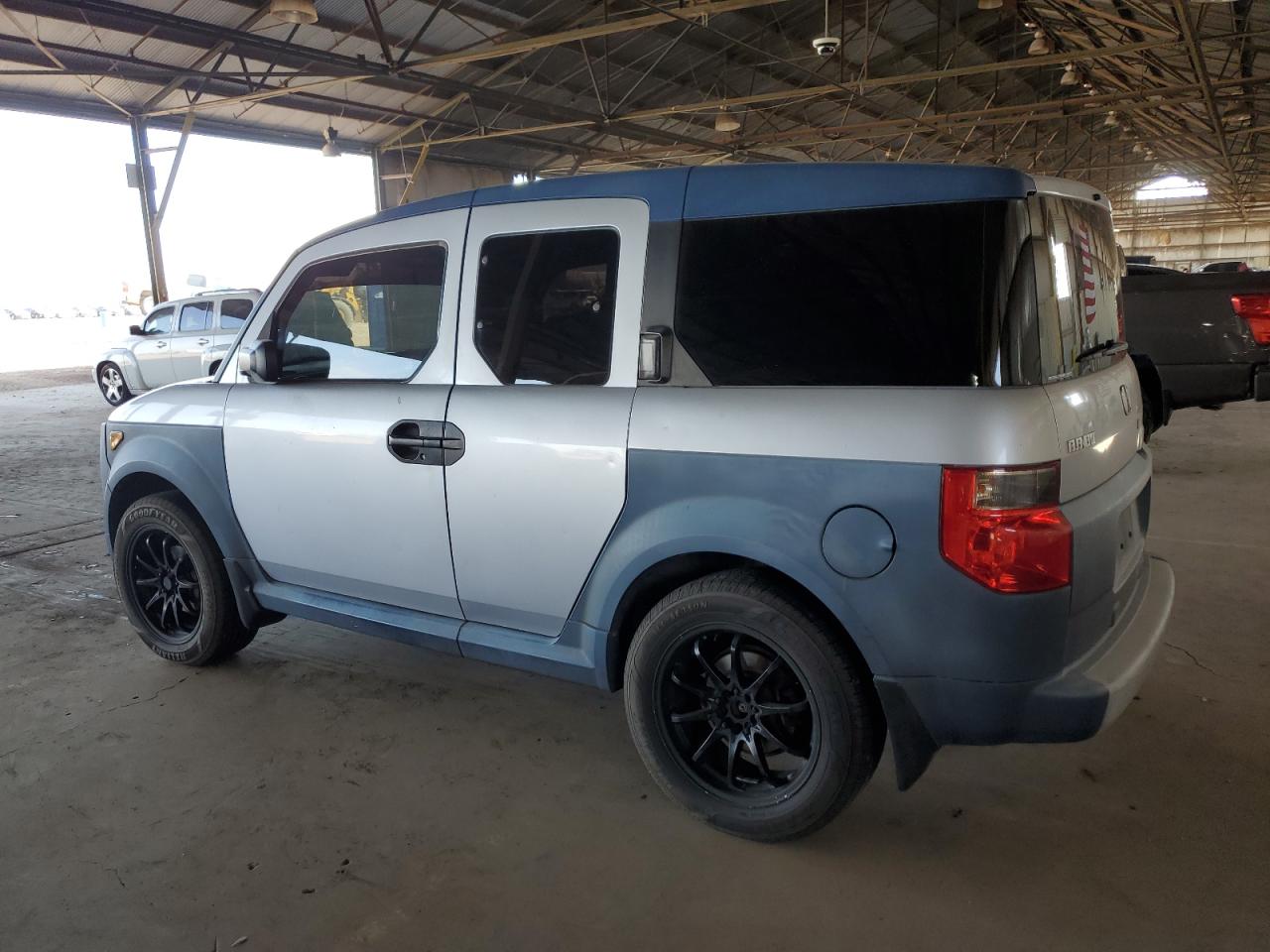 2005 Honda Element - Image 2