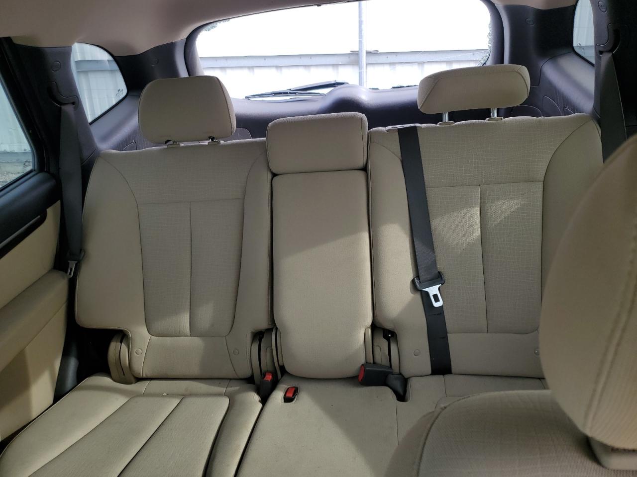 2012 Hyundai Santa Fe - Image 10