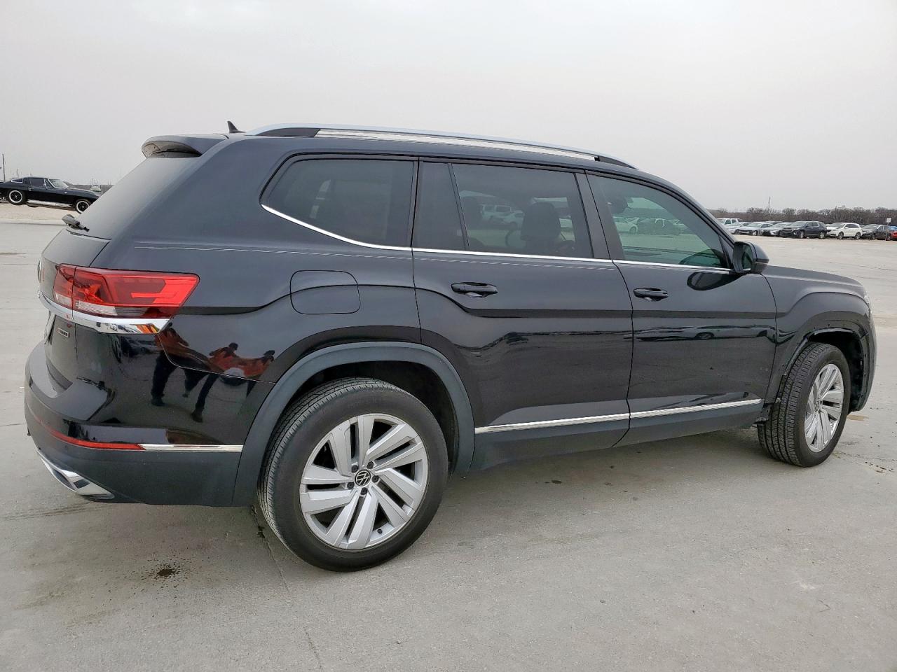 2021 Volkswagen Atlas - Image 3