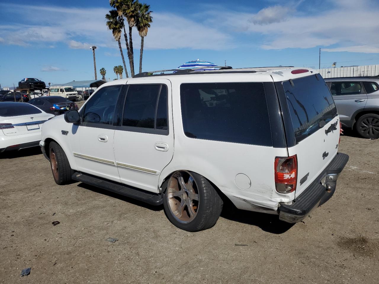 2001 Ford Expedition - Image 2