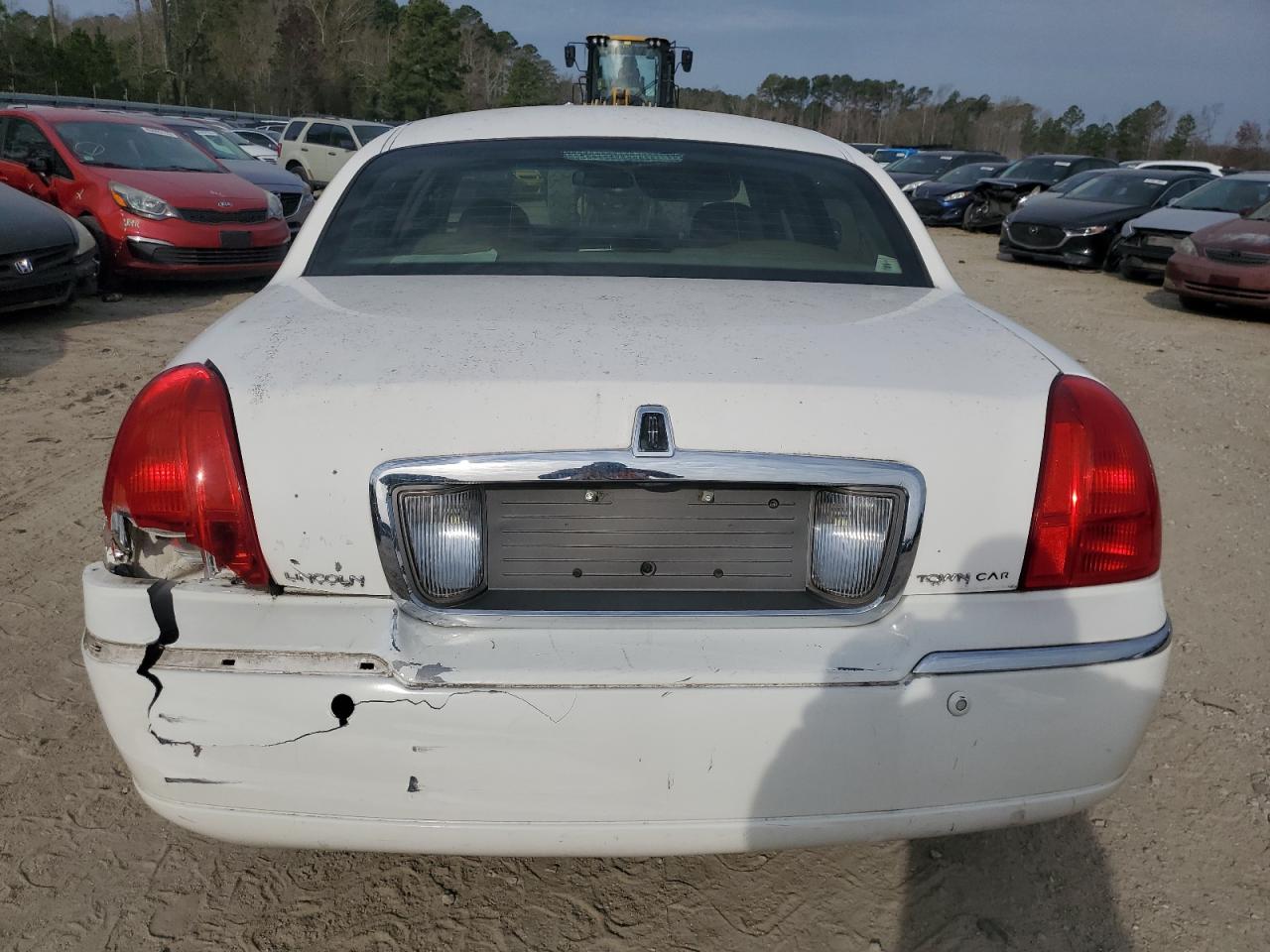 2005 Lincoln Town Car - Image 6