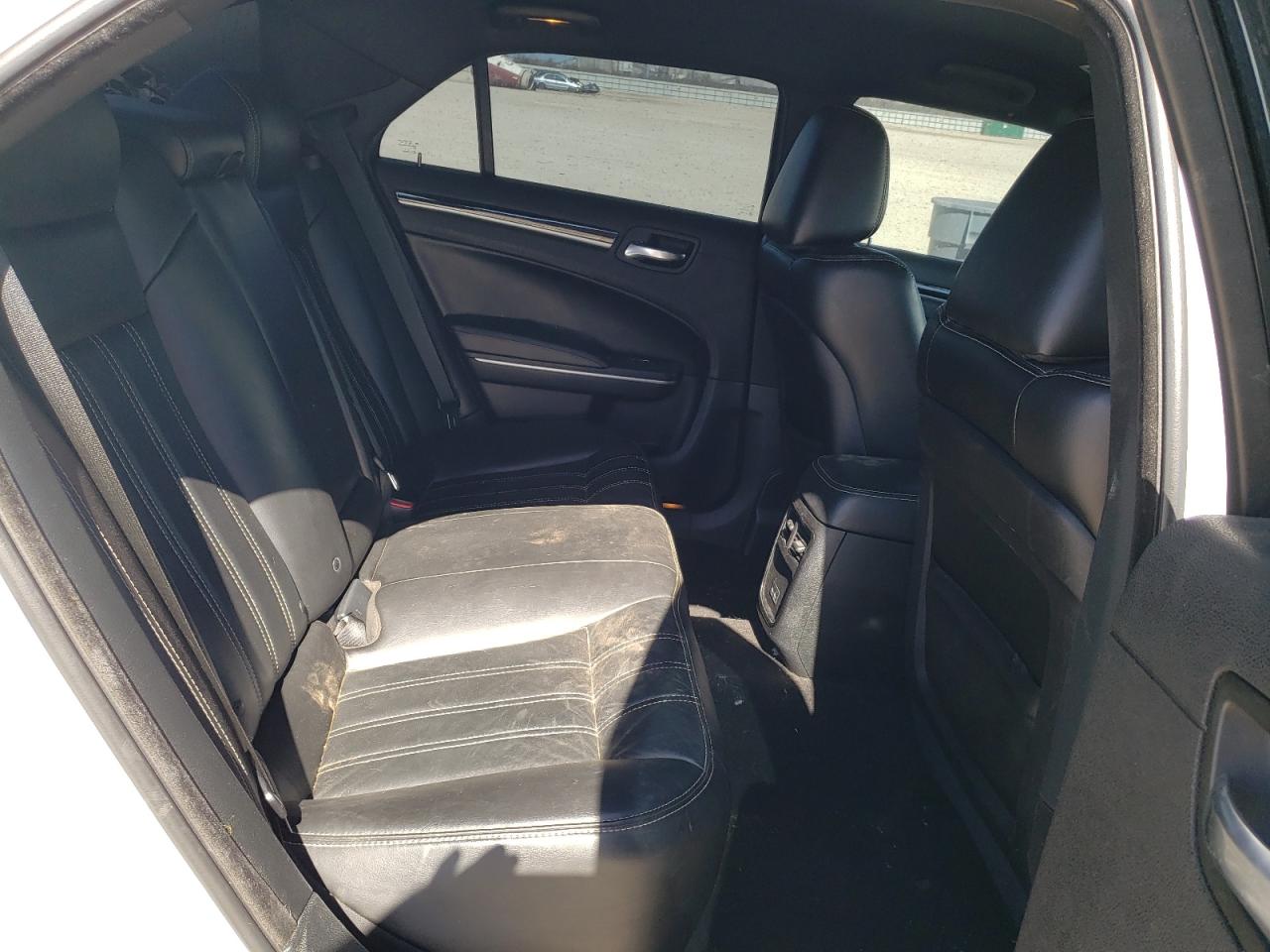 2019 Chrysler 300 - Image 10