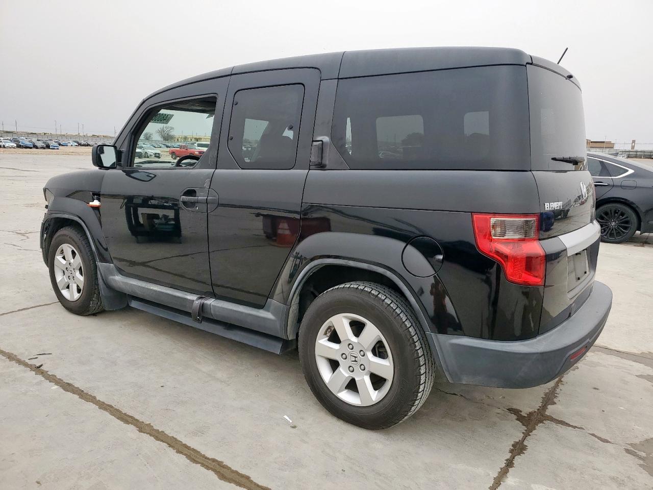 2010 Honda Element - Image 2