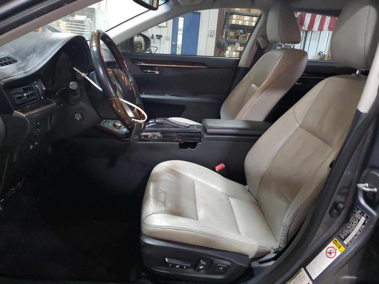 2013 Lexus ES - Image 7