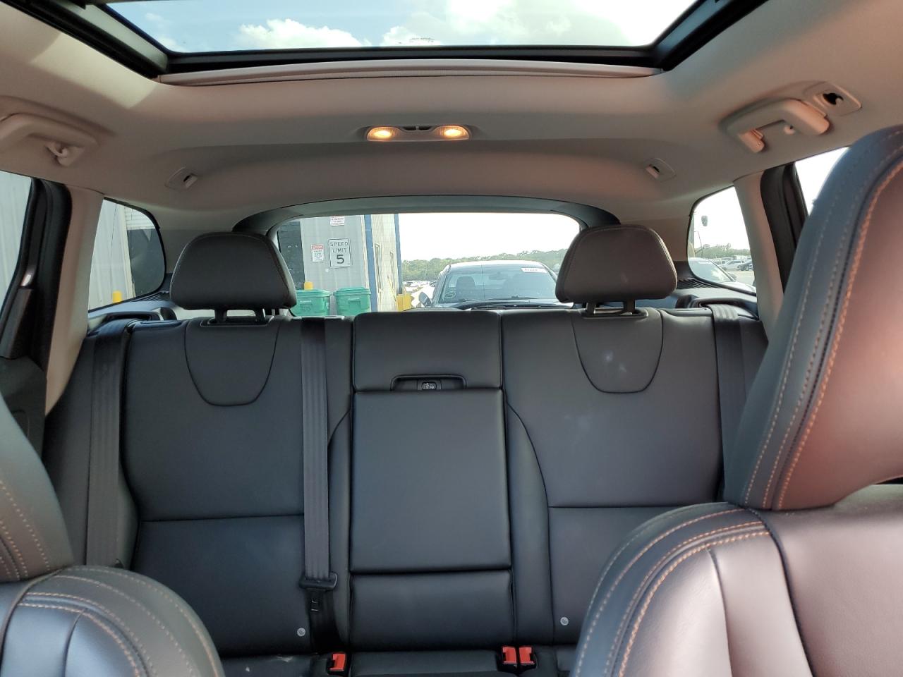 2017 Volvo XC60 - Image 10