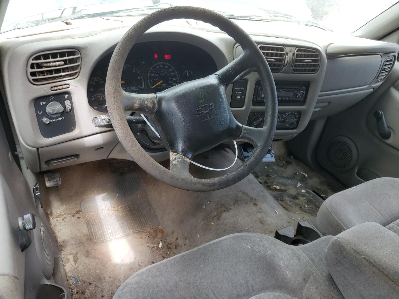 2000 Chevrolet S-10 Pickup - Image 8