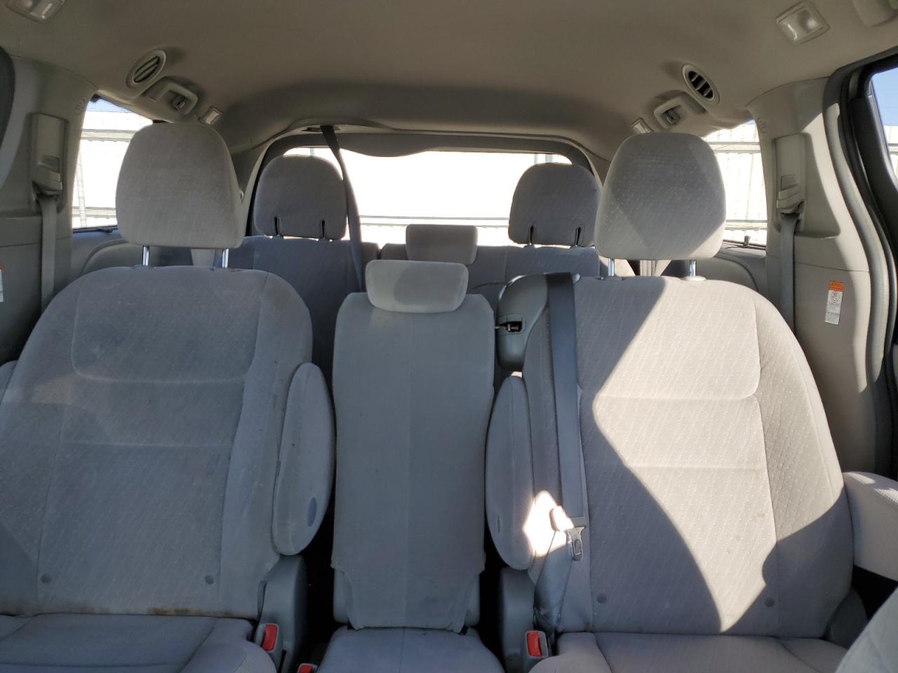 2017 Toyota Sienna - Image 10