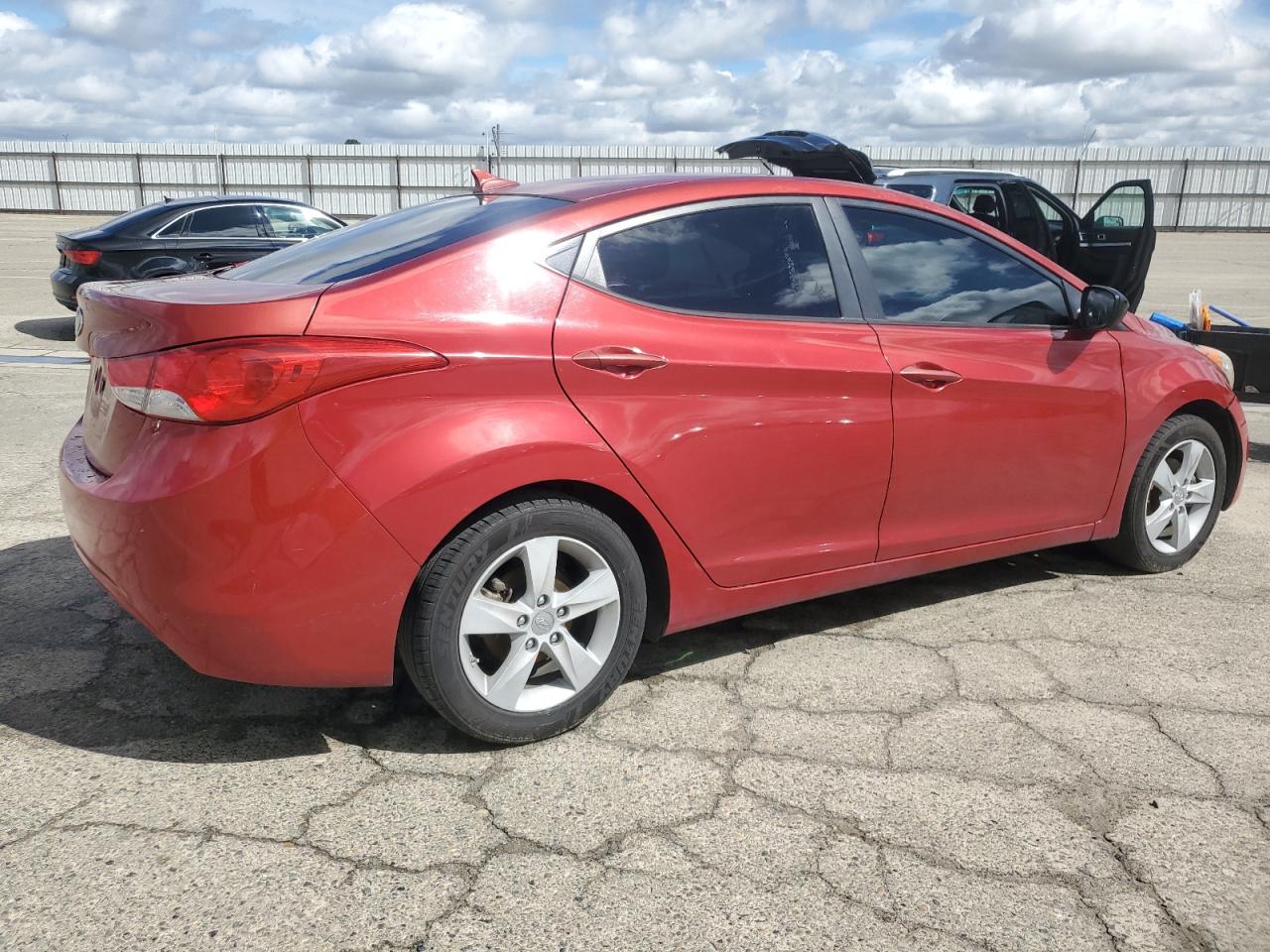 2013 Hyundai Elantra - Image 3