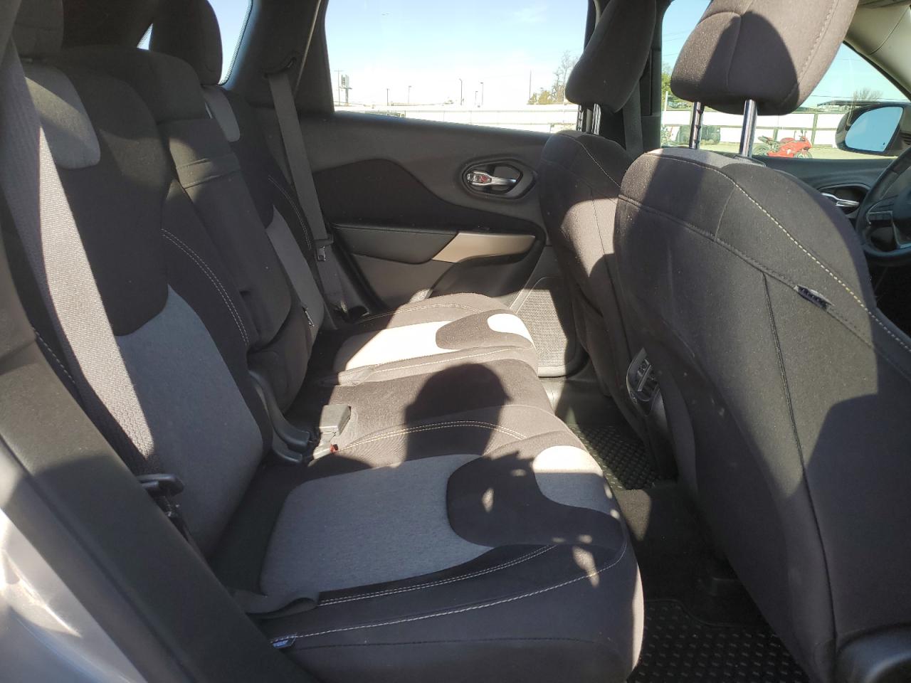2018 Jeep Grand Cherokee - Image 11