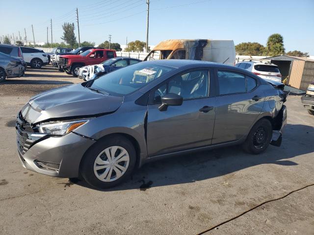  NISSAN VERSA 2025 Сірий