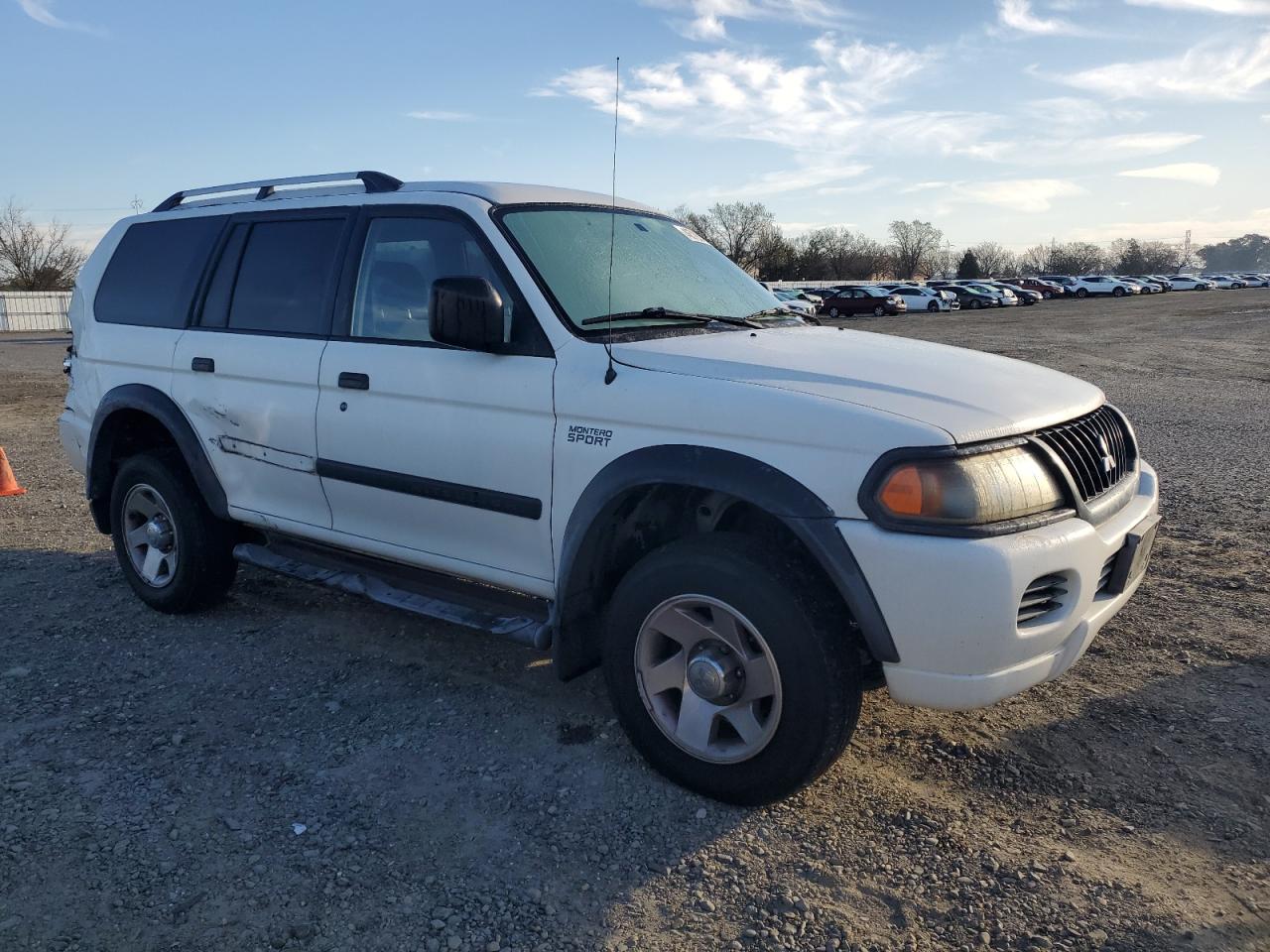 2004 Mitsubishi Montero - Image 4