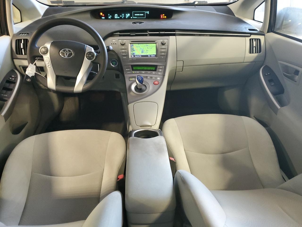 2013 Toyota Prius - Image 8