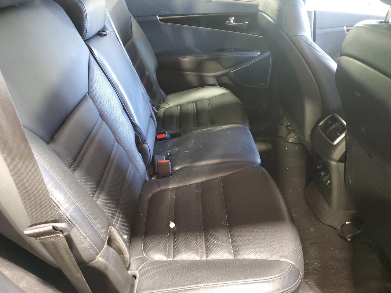 2017 Kia Sorento - Image 11