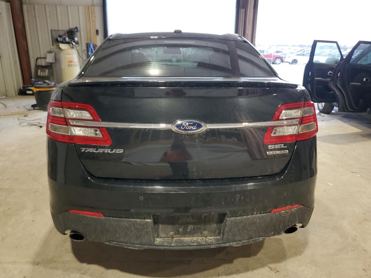 2014 Ford Taurus - Image 6