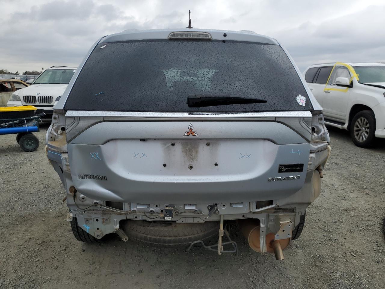 2014 Mitsubishi Outlander - Image 6
