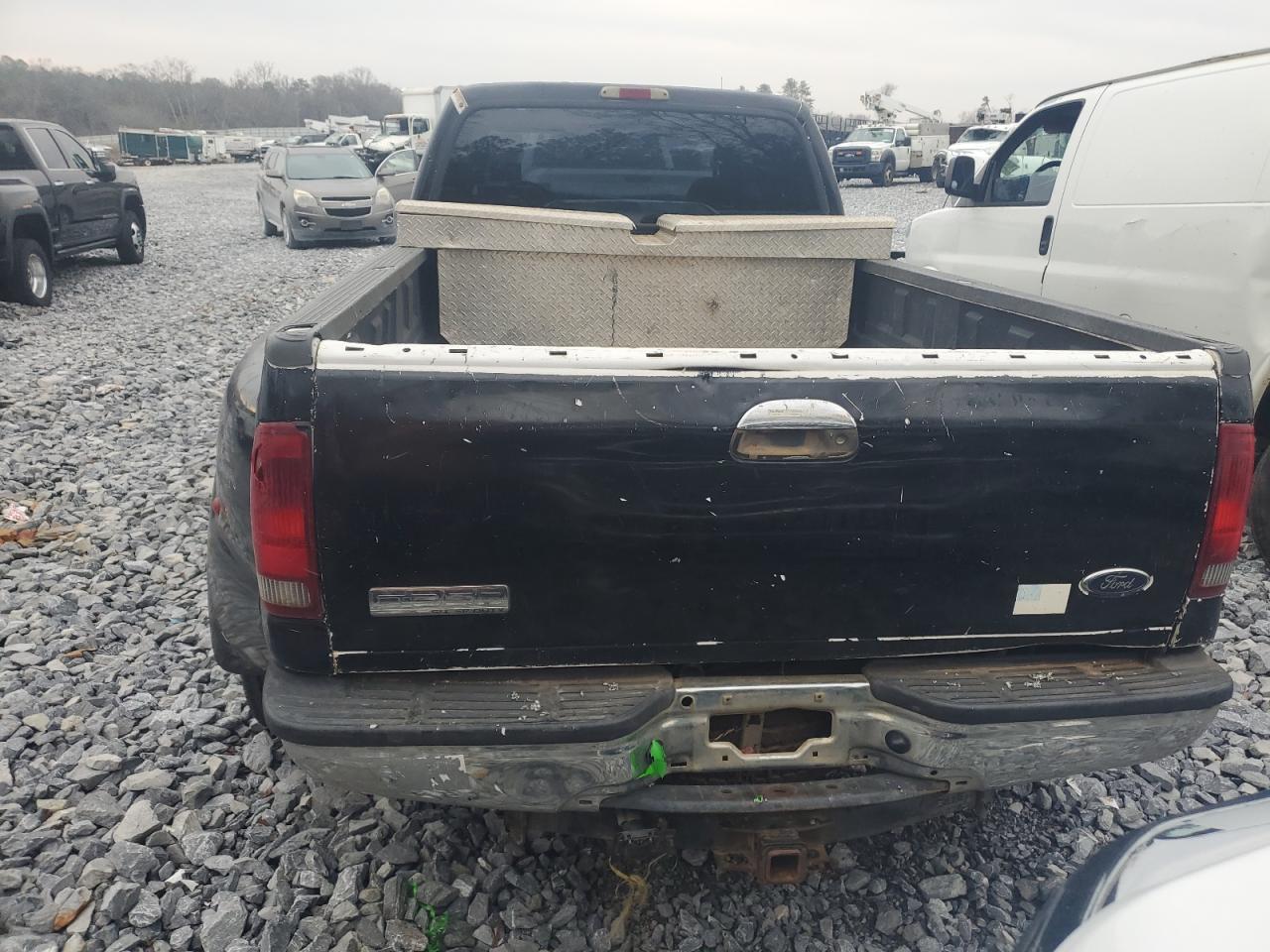 2005 Ford F350 - Image 6