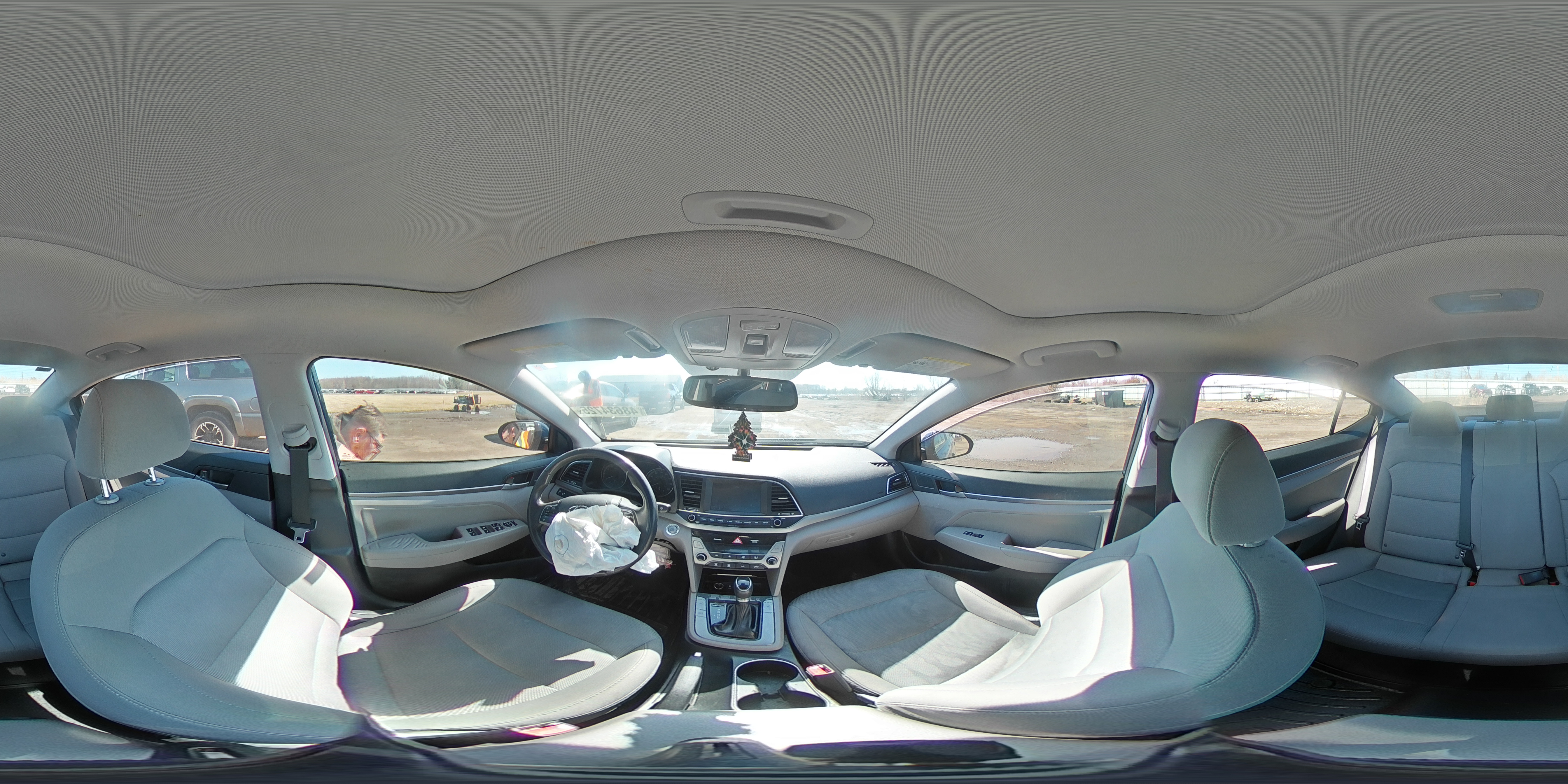 2018 Hyundai Elantra - Image 13