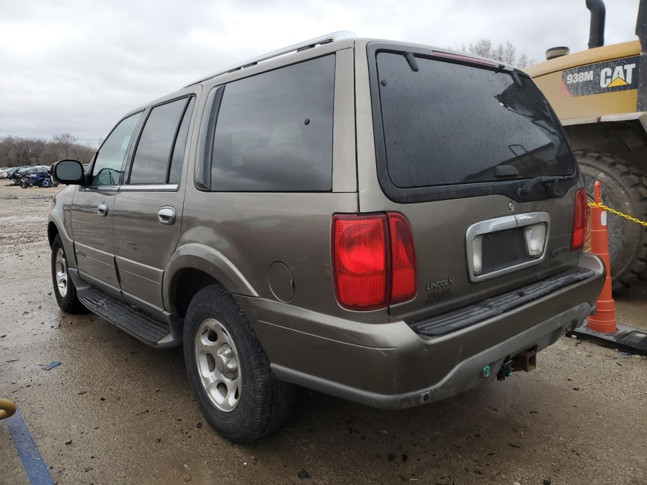 2001 Lincoln Navigator - Image 2