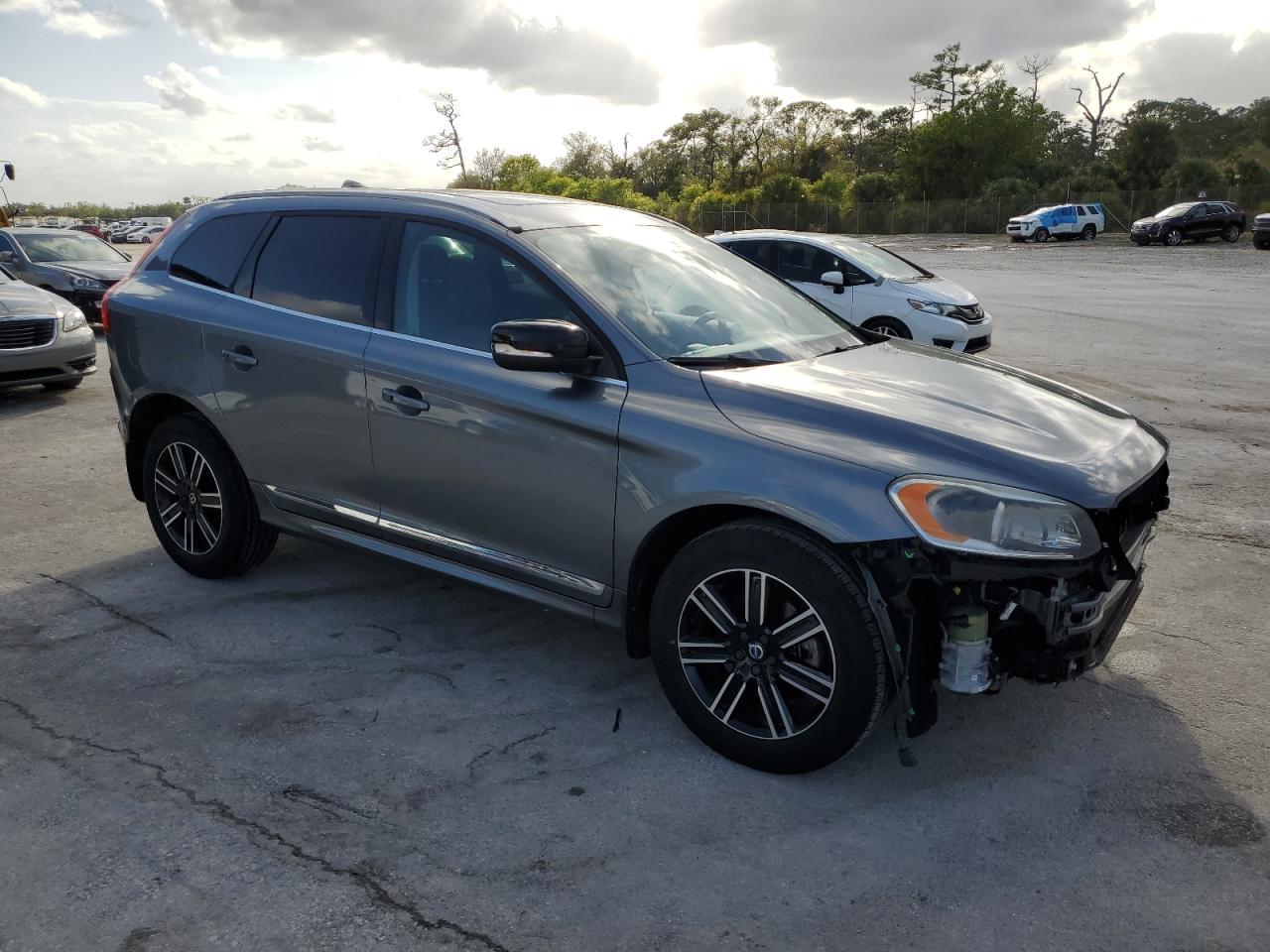 2017 Volvo XC60 - Image 4