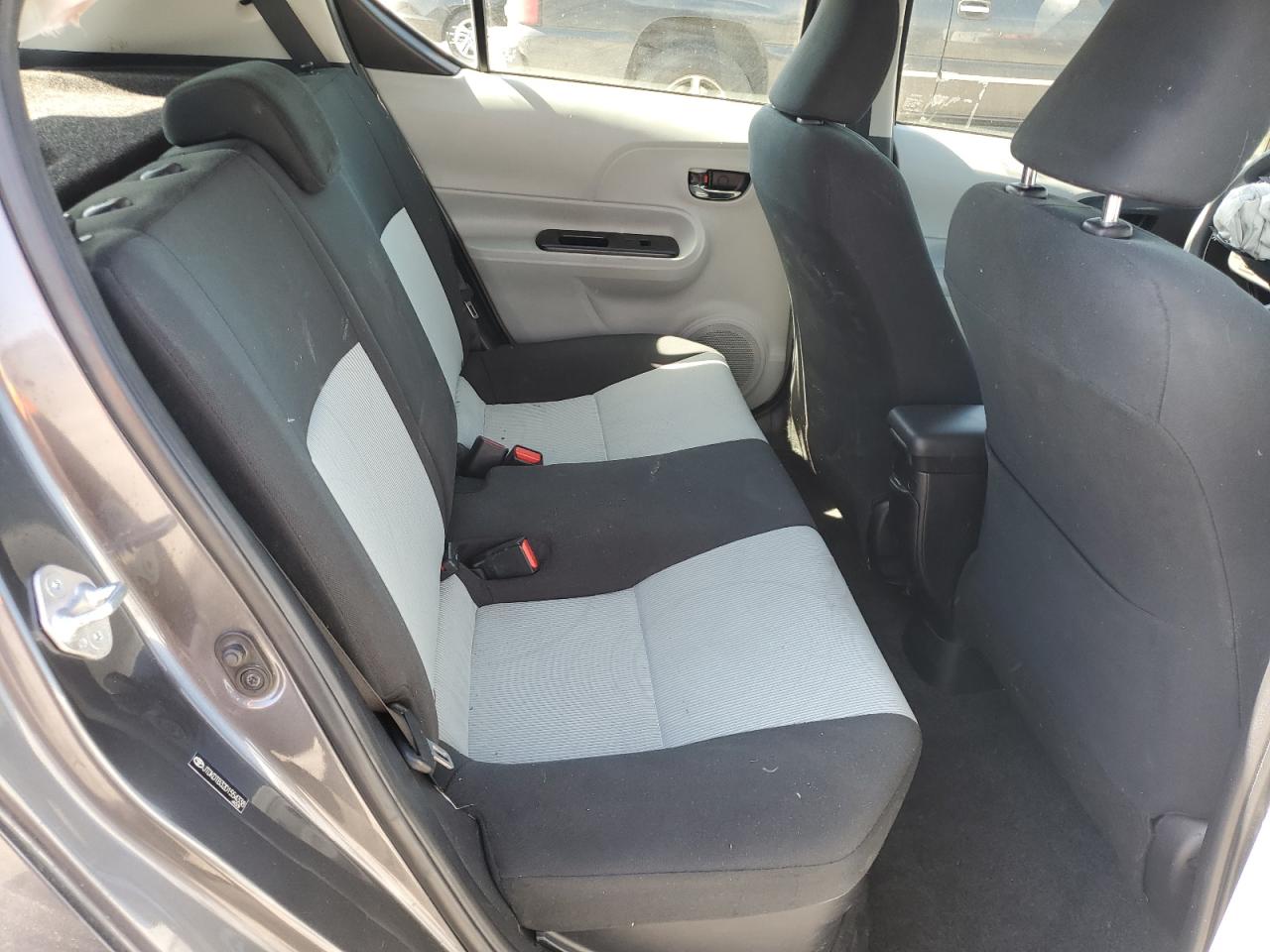 2013 Toyota Prius - Image 10