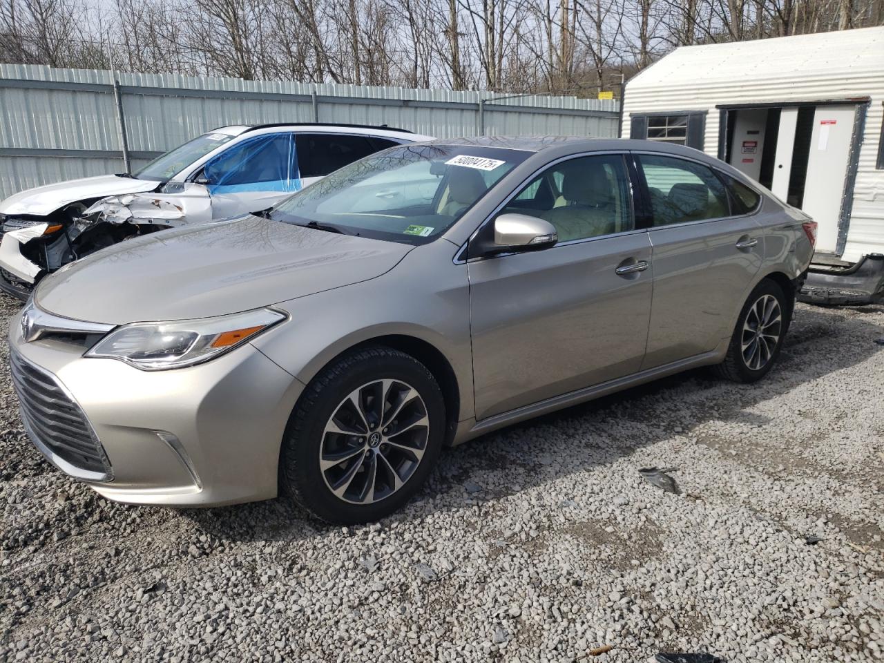 2016 Toyota Avalon Xle იყიდება Hurricane-ში, WV - Front End