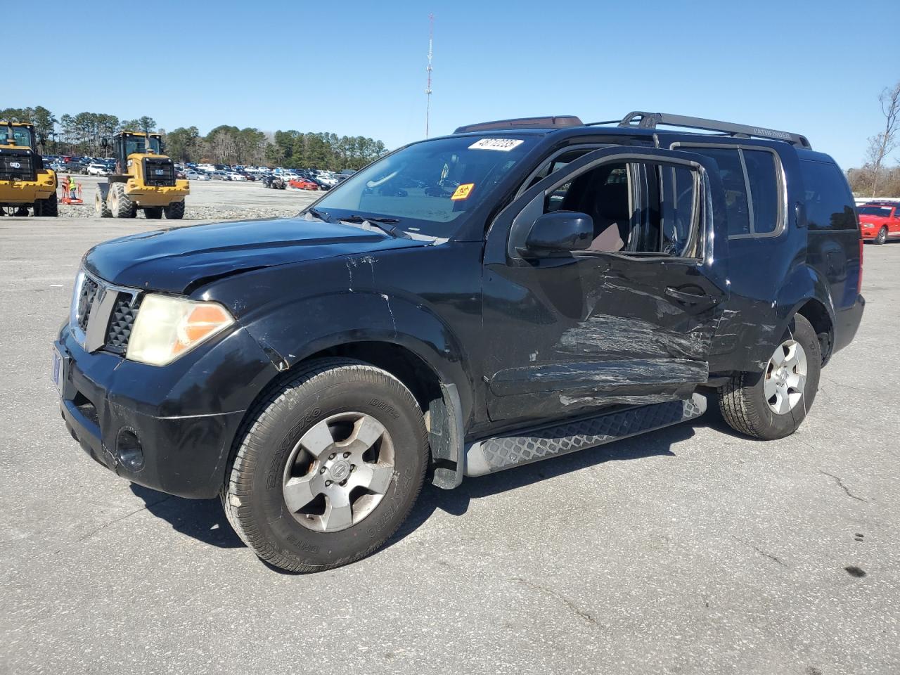 2005 Nissan Pathfinder Le for Sale in Dunn, NC - Side