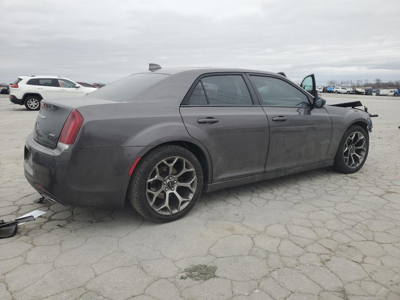 2018 Chrysler 300 - Image 3