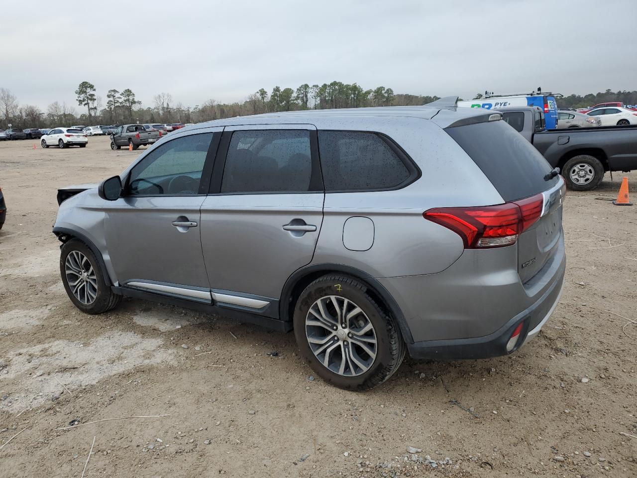 2017 Mitsubishi Outlander - Image 2